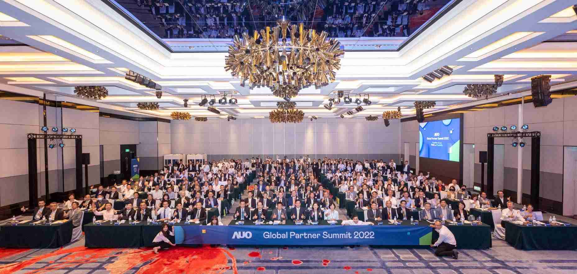 友達推動「安心、、、創新、、、用心、、、同心、、盡心」五星職旅，，，，為菲籍員工打造全方位照護，，，，首度贏得「人權實踐與發展領袖獎」殊榮