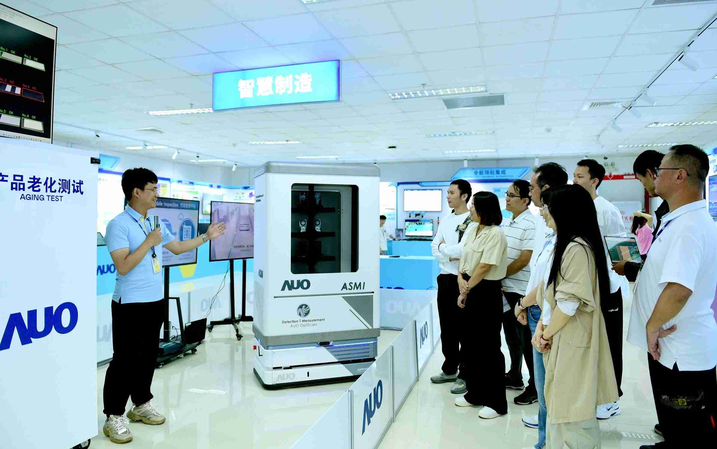 CG电子厦门将5G+ABC技术串联生产管理全流程，，，，打通研发、、、采购、、生管、、制程、、设备、、、、质量等产品全生命周期制造流程，，，，完成数字化设计、、智慧供应链、、、、智能座舱、、、、全流程设备管理、、、、数据驱动优化、、、智慧在线检测、、、、智慧品管等自适应生产模式升级